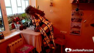 Она носила сексуальное белье и чулки, поэтому я должен был жестко ее трахнуть