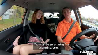 Bigtit බ්රිතාන්ය redhead තමන් වෙත ඇද ගැනීමේ හැකියාවක් පාර ගුරුවරයා කුකුළා පෙර ලිංගික