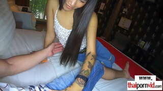 Payat, baguhan, salawal, na ginagamit mula sa likod sa pamamagitan ng isang BWC