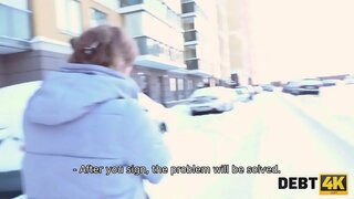 DEBT4K. Calibri Anxo bartender non pode gañar cartos, pero pode usar a súa sexual encantos