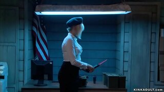 ���दमी के लिए बाध्य है और प्रश्नकर्ता